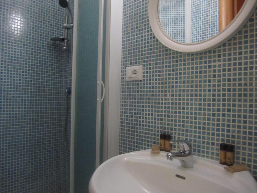 Hotel Genzianella Florens Exteriör bild