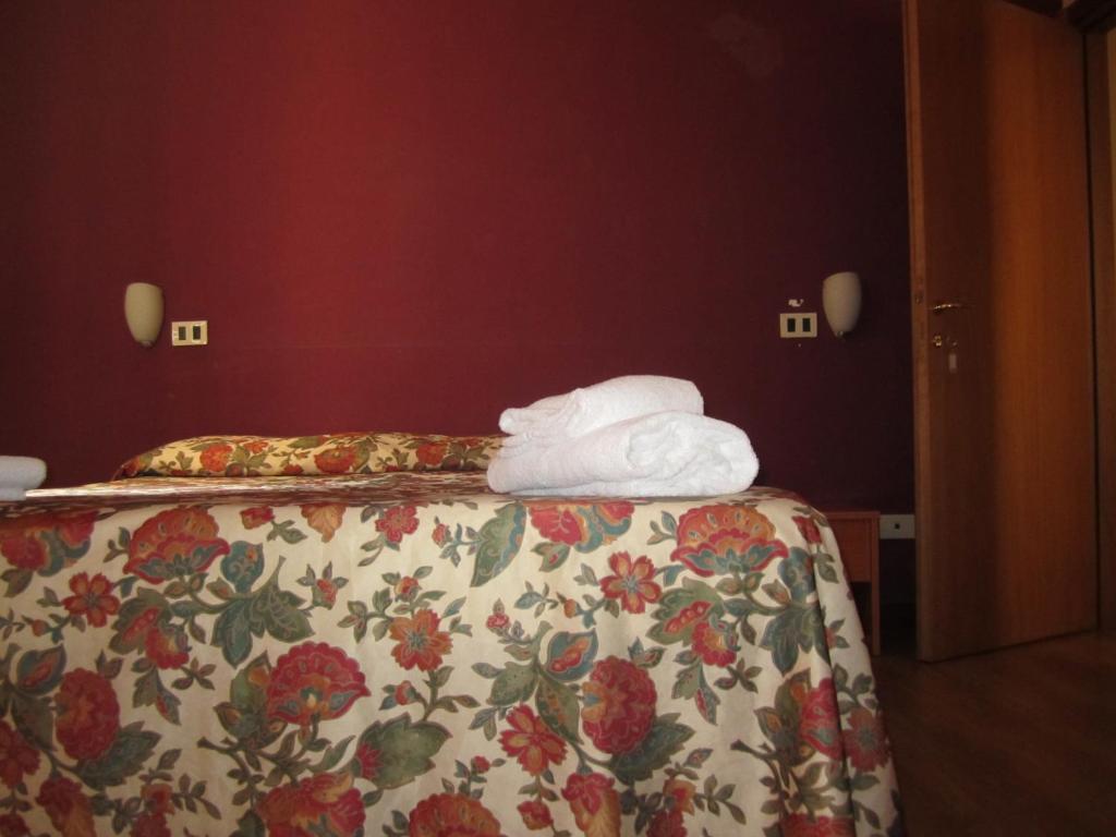 Hotel Genzianella Florens Rum bild